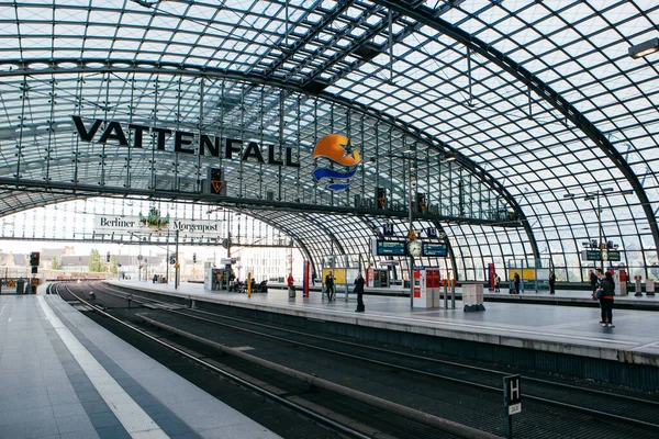 ベルリン ドイツ 2015年5月18日 ベルリン駅 Hauptbahnh 2015年5月18日にドイツのベルリンにある駅 町内の主要鉄道駅とヨーロッパ最大の交差点駅 — ストック写真