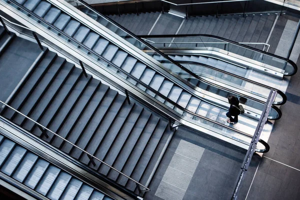 Berlín Alemania Mayo 2015 Estación Central Berlín Hauptbahnhof Escaleras Mecánicas —  Fotos de Stock