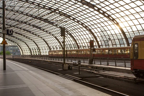 Βερολίνο Γερμανία Μαΐου 2015 Κεντρικός Σιδηροδρομικός Σταθμός Βερολίνου Hauptbahnhof Στις — Φωτογραφία Αρχείου