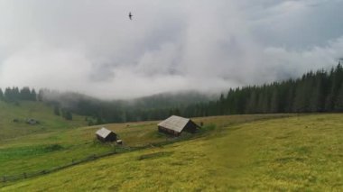 Karpatların güzel manzarası, İHA ile çekilmiş, 4kA