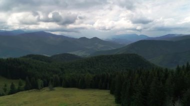 Karpatların güzel manzarası, İHA ile çekilmiş, 4kA