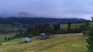 Karpatların güzel manzarası, İHA ile çekilmiş, 4kA