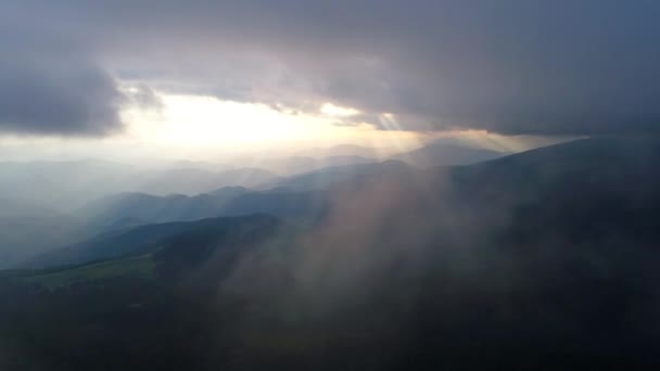 Καταπληκτικό Ηλιοβασίλεμα Στα Καρπάθια Βουνά Στο Βουνό Πιπ Ιβάν — Αρχείο Βίντεο