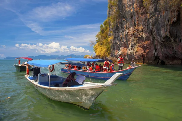 Langkawi Malaysia Januari 2020 Lokalbefolkning Och Turist Matar Fisk Geoforest — Stockfoto