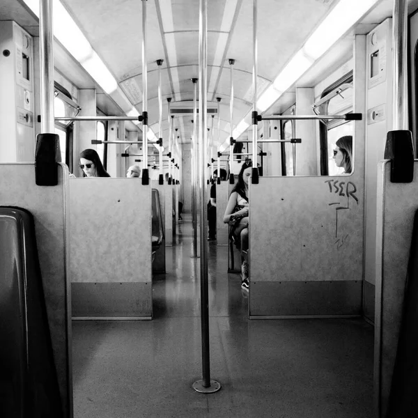 Ateny Grecja Sierpnia 2016 Pasażerowie Metra Popularny Transport Publiczny Atenach — Zdjęcie stockowe