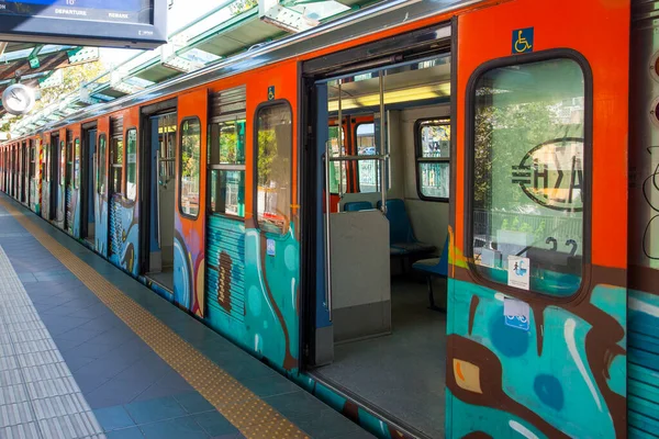 Athen Grécia Agosto 2019 Carro Metrô Salpicado Com Grafite Estação — Fotografia de Stock