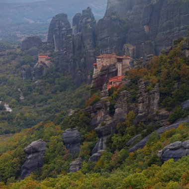 Yunanistan 'ın Meteora kentindeki güzel manastır ve kaya manzaraları