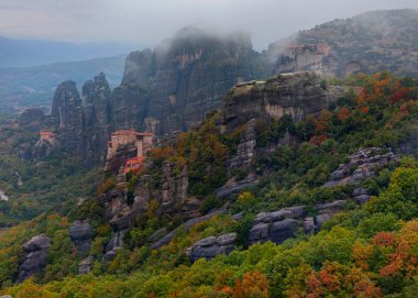 Yunanistan 'ın Meteora kentindeki güzel manastır ve kaya manzaraları