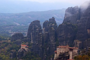 Yunanistan 'ın Meteora kentindeki güzel manastır ve kaya manzaraları