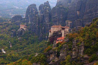 Yunanistan 'ın Meteora kentindeki güzel manastır ve kaya manzaraları