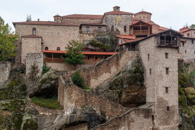 Yunanistan 'ın Meteora kentindeki güzel manastır ve kaya manzaraları
