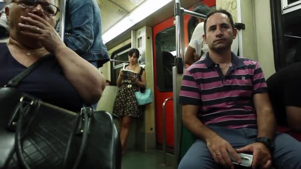 Ateny Grecja Sierpnia 2016 Pasażerowie Metra Popularny Transport Publiczny Atenach — Wideo stockowe