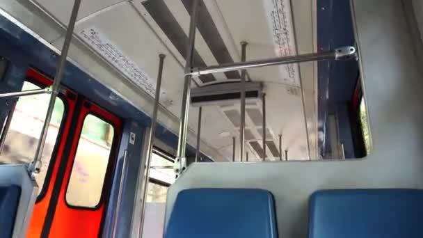 Atenas Grécia Agosto 2016 Passageiros Trem Metrô Popular Transporte Público — Vídeo de Stock