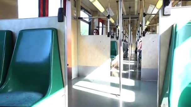 Ateny Grecja Sierpnia 2016 Pasażerowie Metra Popularny Transport Publiczny Atenach — Wideo stockowe