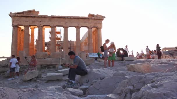 Aten September 2019 Människor Besöker Parthenon Akropolis Sommaren Aten Grekland — Stockvideo