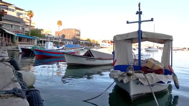 Athènes Grèce Août 2020 Scène Portuaire Petits Voiliers Amarrés Flisvos — Video