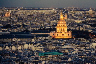Paris Panorama, Fransa geceleri. Eyfel Kulesi 'nden Les Invalides' in görüntüsü.