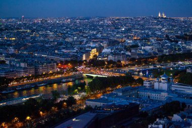 Eyfel Kulesi 'nden Paris gece manzarası