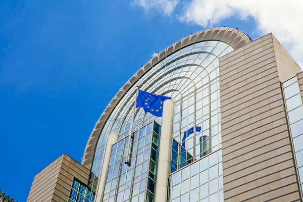 Bruxelas Bélgica Maio 2015 Escritórios Parlamento Europeu Bandeiras Europeias — Fotografia de Stock