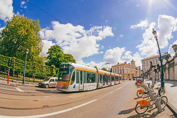 Brusel Belgie Května 2018 Královské Náměstí Sochou Tramvajovými Kolejnicemi Věží — Stock fotografie