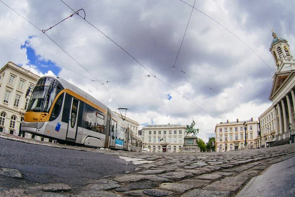 Brüksel Belçika Mayıs 2018 Heykeli Tramvayı Modern Tramvayı Olan Adliye — Stok fotoğraf