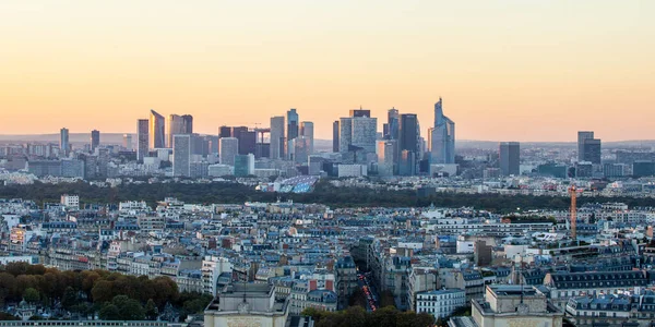 法国巴黎 2015年10月5日 从埃菲尔铁塔到巴黎防御区的日落景观 见2016年10月5日 — 图库照片