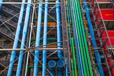 PARIS, FRANCE - 10 Ekim 2016: Georges Pompidou Merkezi cephesi. Georges Pompidou Merkezi dünyanın en ünlü modern sanat müzelerinden biridir.