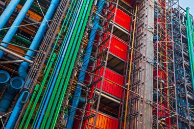 PARIS, FRANCE - 10 Ekim 2016: Georges Pompidou Merkezi cephesi. Georges Pompidou Merkezi dünyanın en ünlü modern sanat müzelerinden biridir.