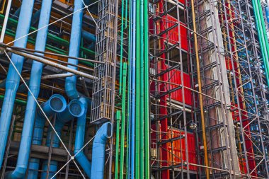 PARIS, FRANCE - 10 Ekim 2016: Georges Pompidou Merkezi cephesi. Georges Pompidou Merkezi dünyanın en ünlü modern sanat müzelerinden biridir.