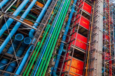 PARIS, FRANCE - 10 Ekim 2016: Georges Pompidou Merkezi cephesi. Georges Pompidou Merkezi dünyanın en ünlü modern sanat müzelerinden biridir.