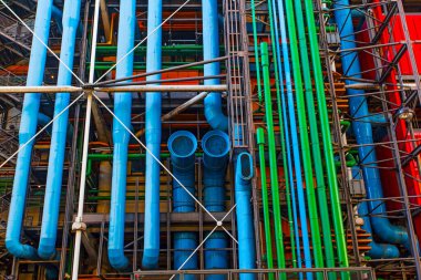 PARIS, FRANCE - 10 Ekim 2016: Georges Pompidou Merkezi cephesi. Georges Pompidou Merkezi dünyanın en ünlü modern sanat müzelerinden biridir.