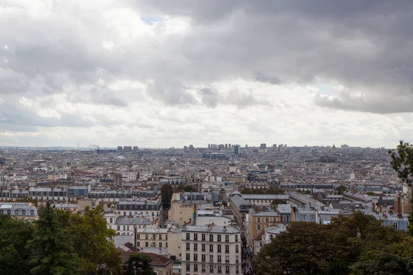 2016年10月1日 フランス モンマルトル 人々は調査プラットフォームから街の景色を見る — ストック写真