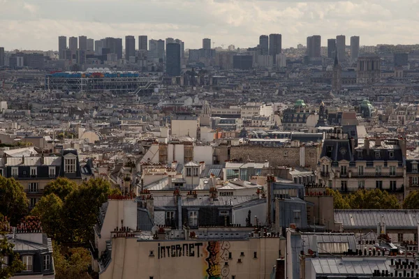法国巴黎 2016年10月1日 蒙马特 人们从调查平台上看到了这个城市 — 图库照片