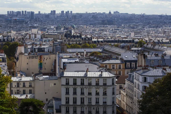 2016年10月1日 フランス モンマルトル 人々は調査プラットフォームから街の景色を見る — ストック写真