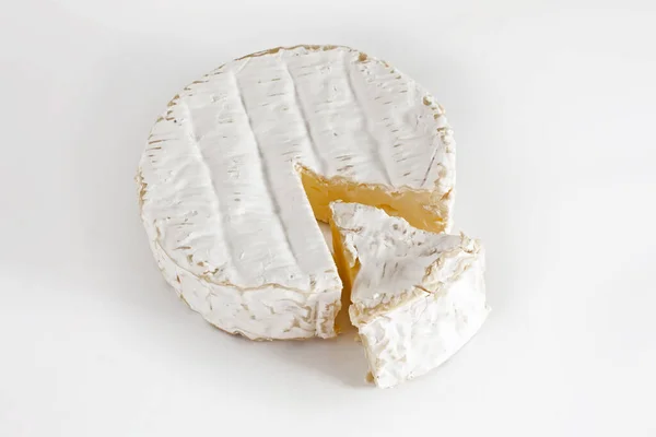 Delícios Queijo Camembert Isolamento Branco — Fotografia de Stock