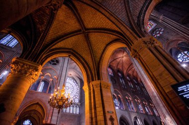 PARIS - 1 Ekim 2016 'da Notre Dame de Paris Katedrali İçişleri. Notre Dame inşaatı 1163 yılında başladı ve 1345 yılında tamamlandı..