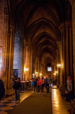 PARIS - 1 Ekim 2016 'da Notre Dame de Paris Katedrali İçişleri. Notre Dame inşaatı 1163 yılında başladı ve 1345 yılında tamamlandı..