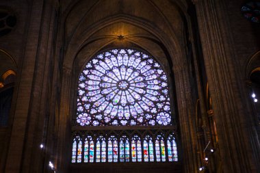 PARIS - 1 Ekim 2016 'da Notre Dame de Paris Katedrali İçişleri. Notre Dame inşaatı 1163 yılında başladı ve 1345 yılında tamamlandı..