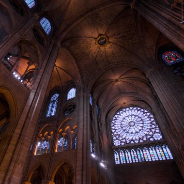 PARIS - 1 Ekim 2016 'da Notre Dame de Paris Katedrali İçişleri. Notre Dame inşaatı 1163 yılında başladı ve 1345 yılında tamamlandı..