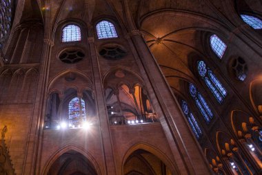 PARIS - 1 Ekim 2016 'da Notre Dame de Paris Katedrali İçişleri. Notre Dame inşaatı 1163 yılında başladı ve 1345 yılında tamamlandı..
