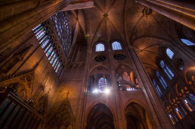 PARIS - 1 Ekim 2016 'da Notre Dame de Paris Katedrali İçişleri. Notre Dame inşaatı 1163 yılında başladı ve 1345 yılında tamamlandı..