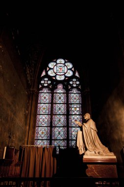 PARIS - 1 Ekim 2016 'da Notre Dame de Paris Katedrali İçişleri. Notre Dame inşaatı 1163 yılında başladı ve 1345 yılında tamamlandı..
