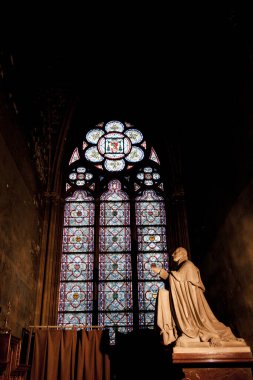 PARIS - 1 Ekim 2016 'da Notre Dame de Paris Katedrali İçişleri. Notre Dame inşaatı 1163 yılında başladı ve 1345 yılında tamamlandı..