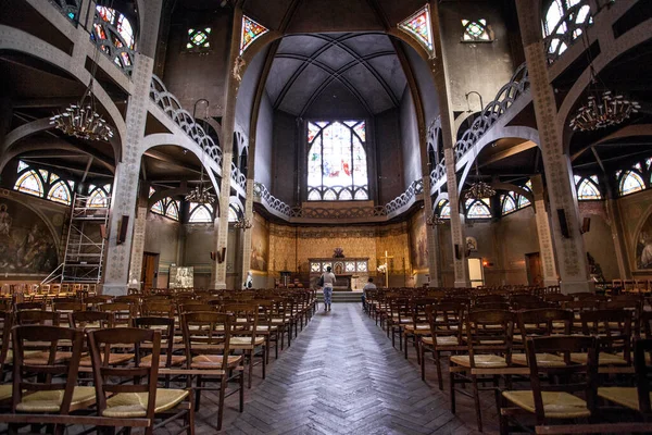 法国巴黎 2016年10月1日 法国哥特式建筑的最佳范例之一 圣约翰 蒙马特大教堂的内景 — 图库照片