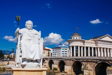 ÜSKÜP, NORTH MACEDONIA - 29 Temmuz 2018: Roma İmparatoru Justinian 'ın Anıtı, Üsküp, Kuzey Makedonya