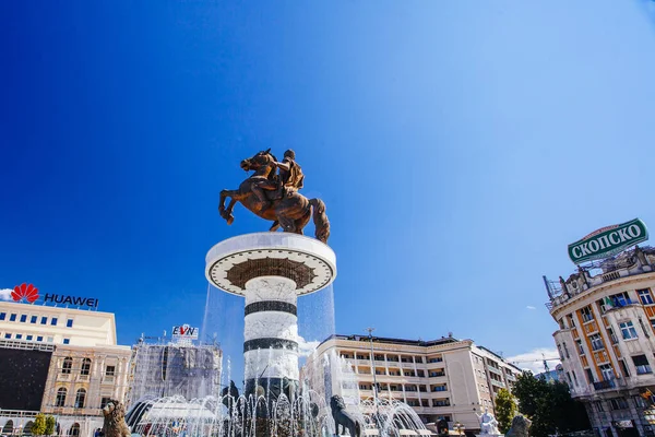 Skopje Macedonia 2018年7月29日 马其顿广场是马其顿共和国首都斯科普里的主要广场 这个广场是马其顿最大的 — 图库照片