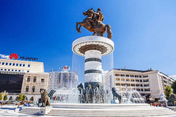 Skopje Macedonia 2018年7月29日 马其顿广场是马其顿共和国首都斯科普里的主要广场 这个广场是马其顿最大的 — 图库照片