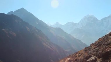 Nepal 'deki Everest Ana Kampı' na giden inanılmaz dağlar.