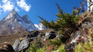 Nepal 'deki Everest Ana Kampı' na giden inanılmaz dağlar.