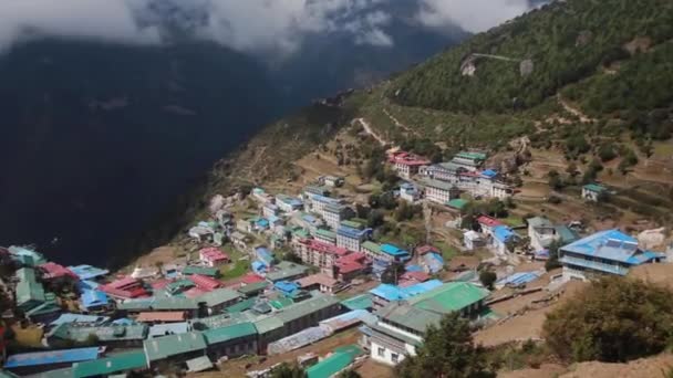 Namche Bazaar镇 前往尼泊尔珠穆朗玛峰基地营地 — 图库视频影像